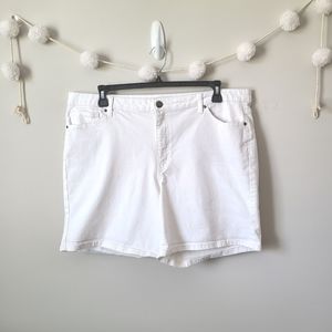 Fashion To Figure White Jean Shorts Size 22